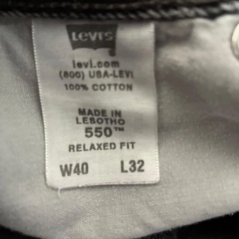Preowned 2007 Black washed Levi Strauss 550 relaxed fit denim jeans. 40
